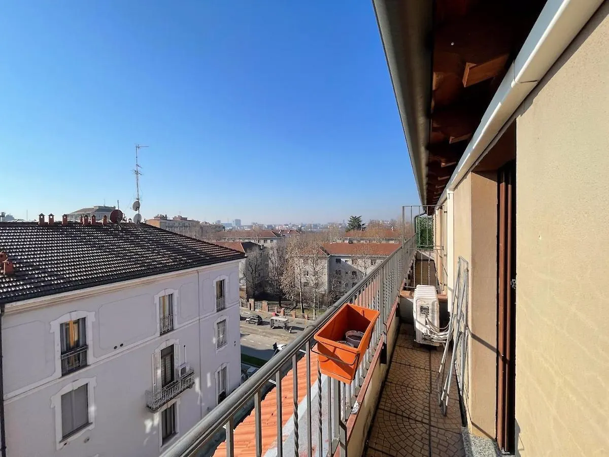 アパート The Urban Nest 2, Spacious, Wifi And Near The Red Metro ミラノ