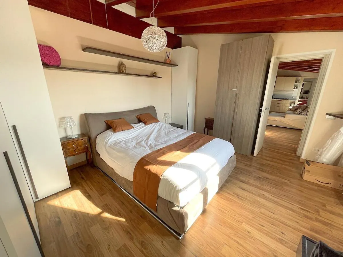 The Urban Nest 2, Spacious, Wifi And Near The Red Metro ミラノ アパート