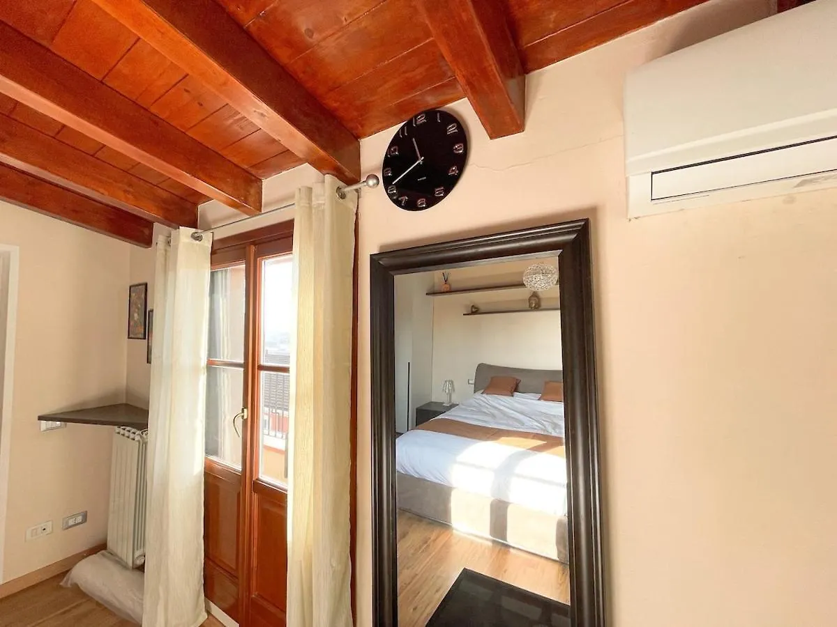 The Urban Nest 2, Spacious, Wifi And Near The Red Metro ミラノ アパート
